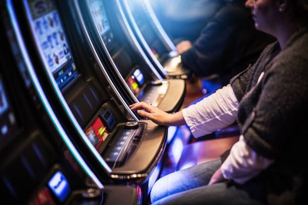 Live dealer studio with multi-camera setup at sisil4d slot
